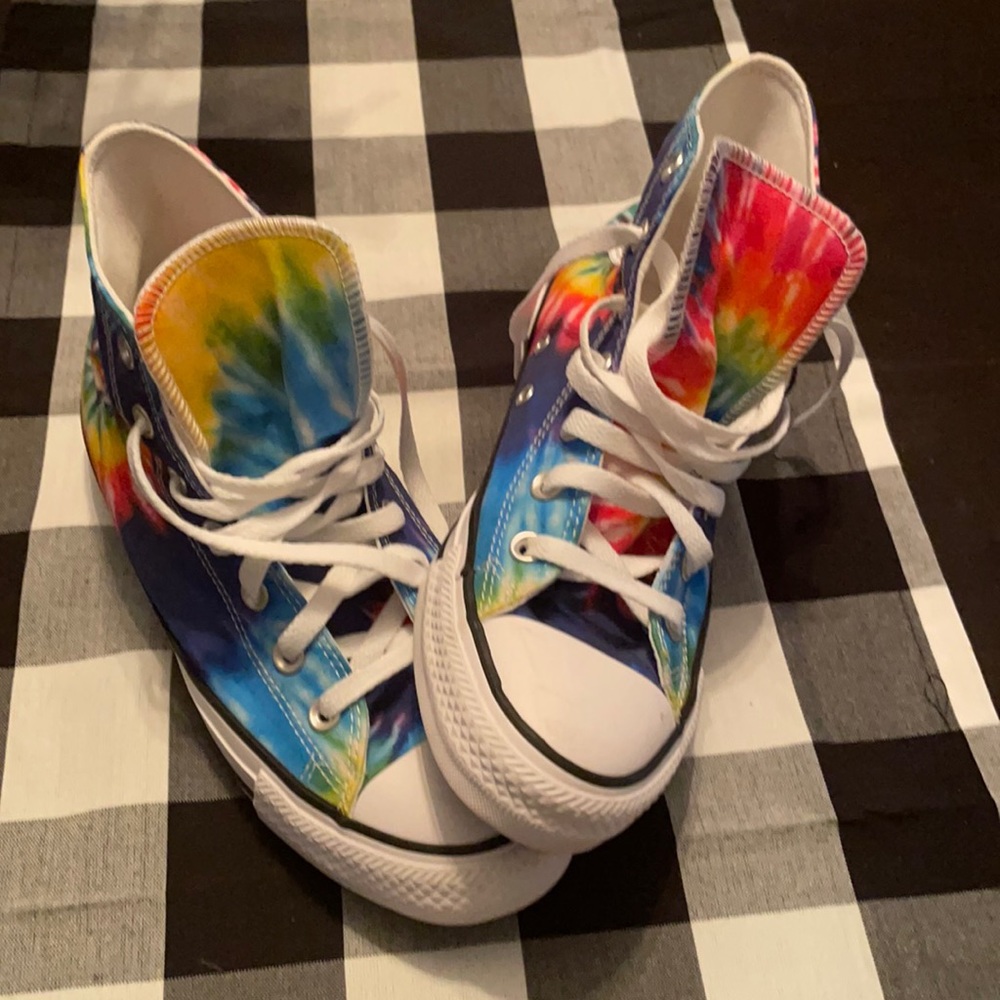 Converse sneakers, sz 8